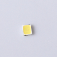 Светодиодный чип  SMD 2835 белого цвета 3V 3000K
